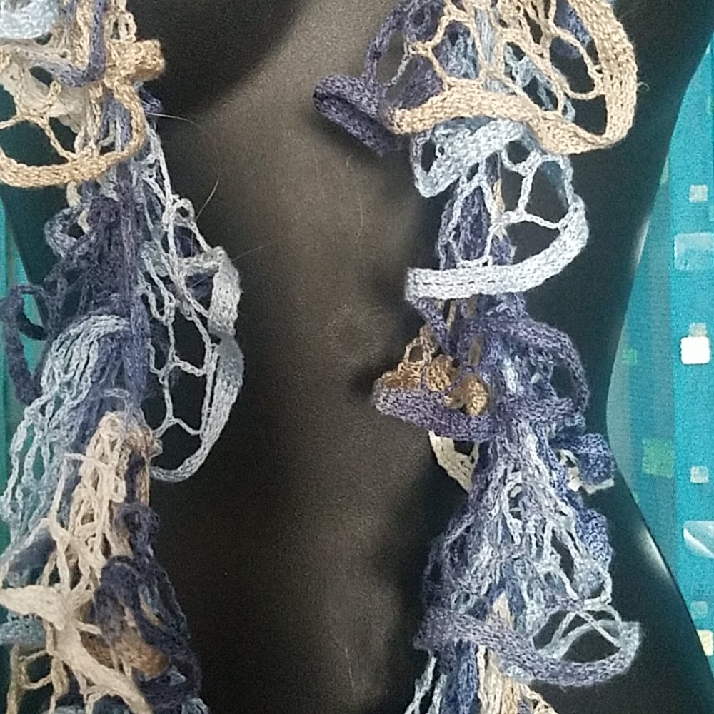 Handmade scarf - Picture 6 of 7